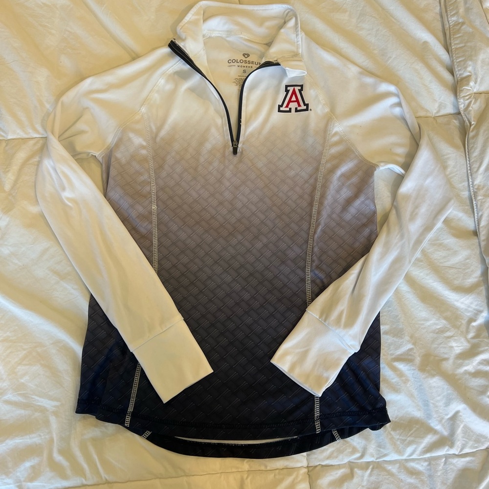 Colosseum Gradient White and Black Pullover
